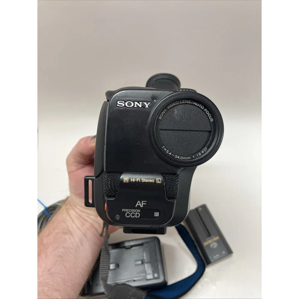 Sony CCD-TR500 HI8 8mm Video8 Camera Camcorder Read Description